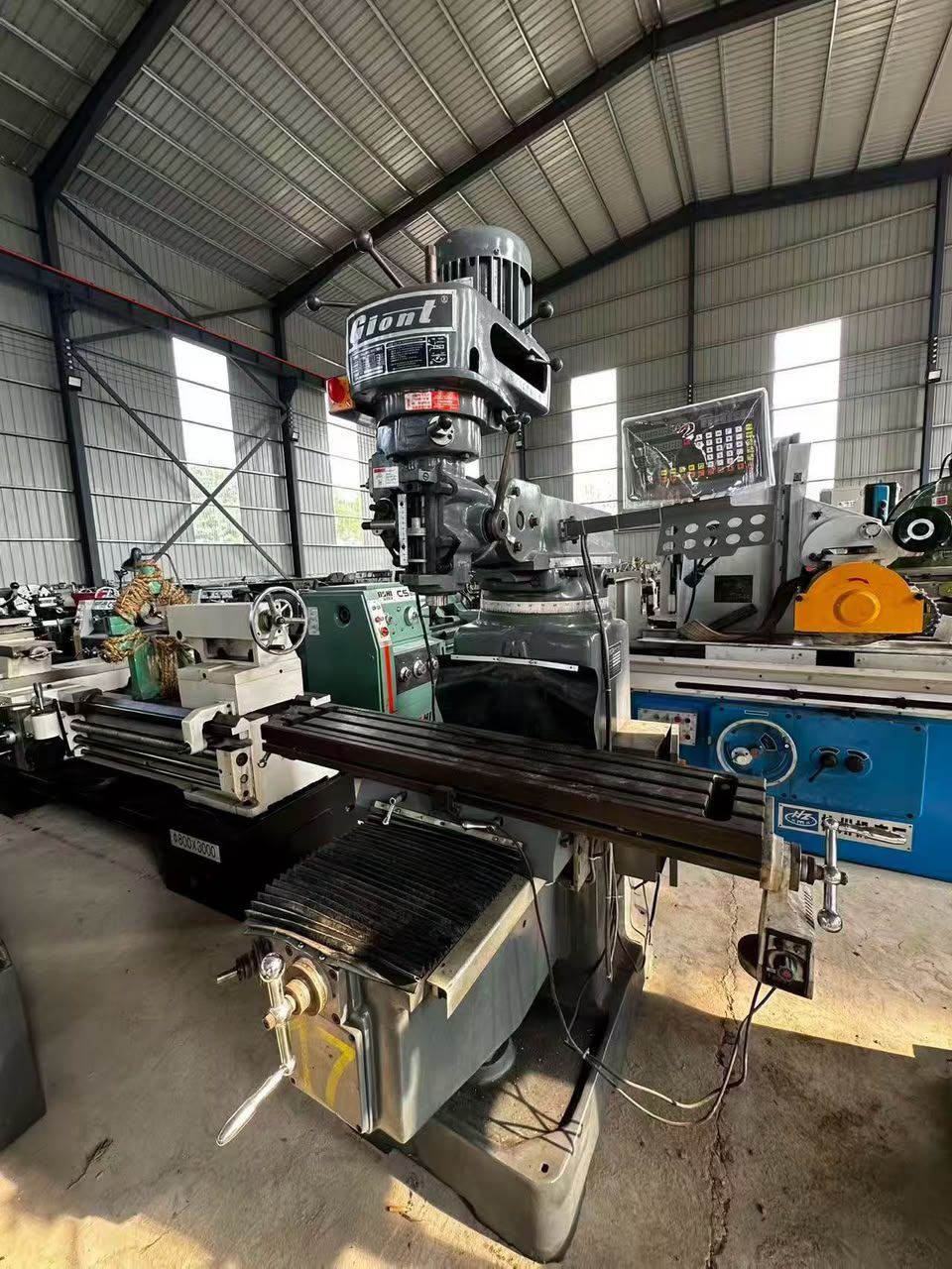 Universal Milling Machine
